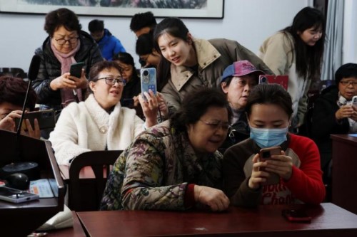 江蘇師范大學傳媒與影視學院以光影傳遞黨員溫度